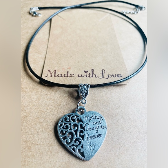 ♥️NWT♥️Mother’s Day Heart necklace ♥️Hand Crafted  💕Artisan💕 Mother’s Day 💕 - Picture 2 of 7